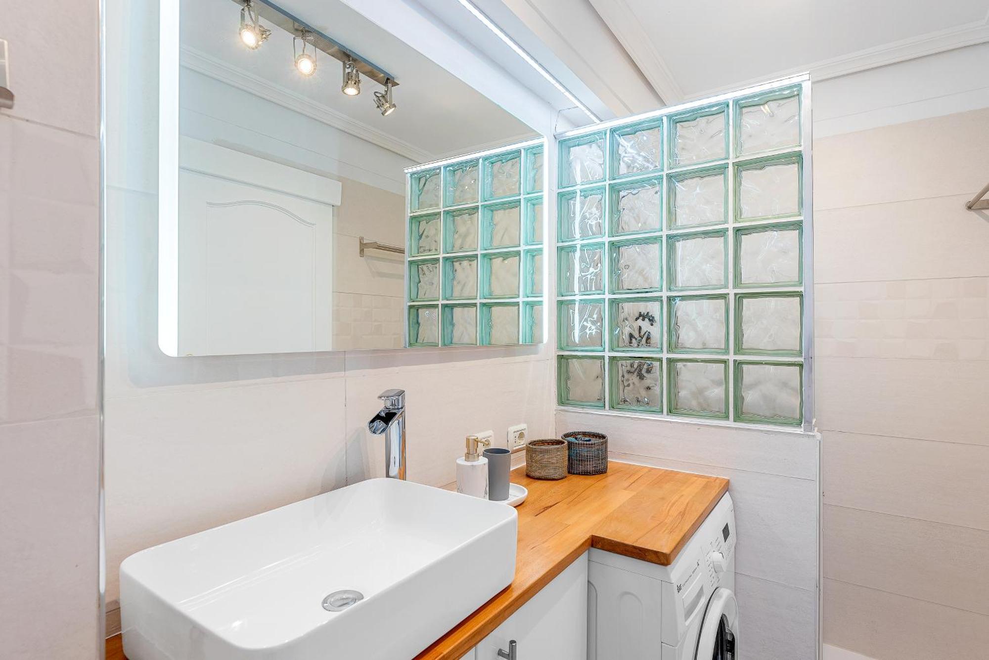 Cozy With Ocean View - Complete Renovation June 2024 Apartamento